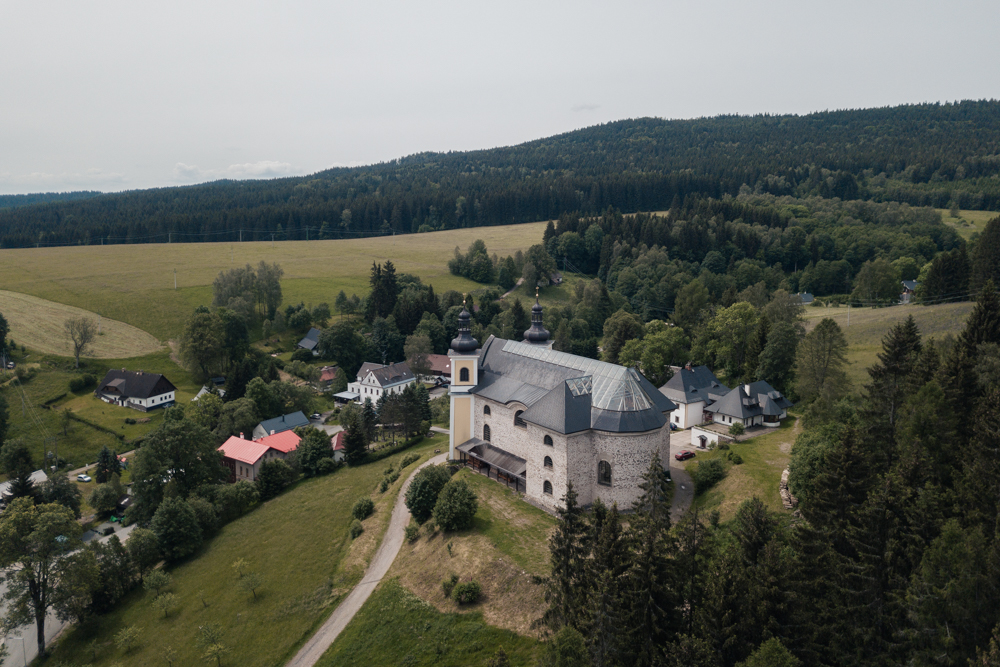 Kostel nanebevzetí panny Marie Neratov